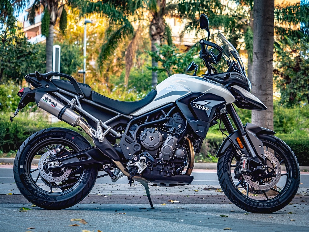 Pot echappement compatible avec Triumph Tiger 900 2020-2023, GP Evo4 Titanium, Échappement légal, homologué,silencieux avec db killer amovible et tuyau de liaison spécifique 